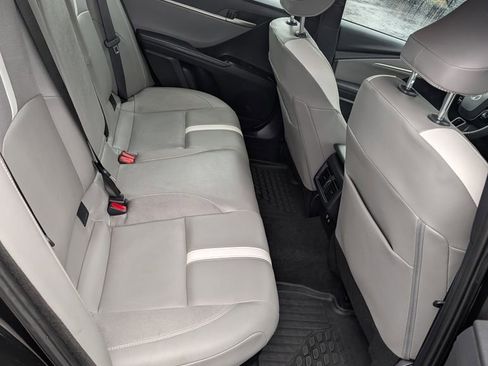 Used 2025 Toyota Camry SE w/ Convenience Package FWD image 18