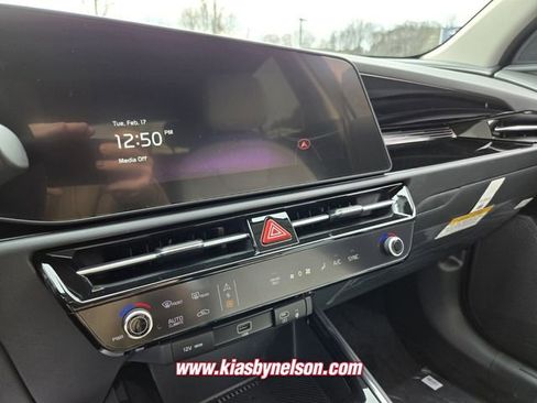New 2026 Kia Niro EX FWD image 11