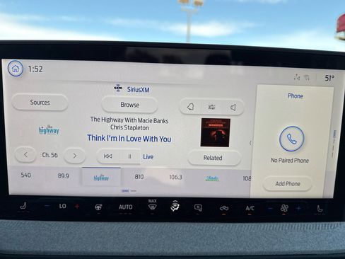 New 2025 Ford Maverick XLT w/ XLT Luxury Package image 31