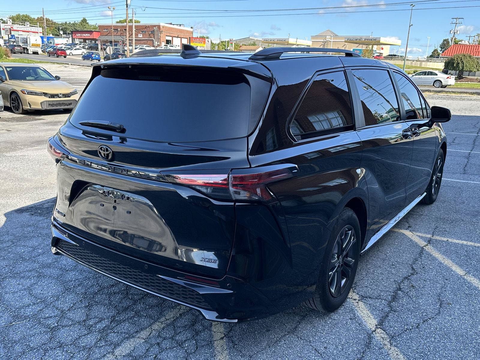 Used 2026 Toyota Sienna XSE AWD/4WD image 8