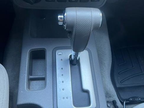 Used 2014 Nissan Frontier SV w/ SV Value Truck Package image 17