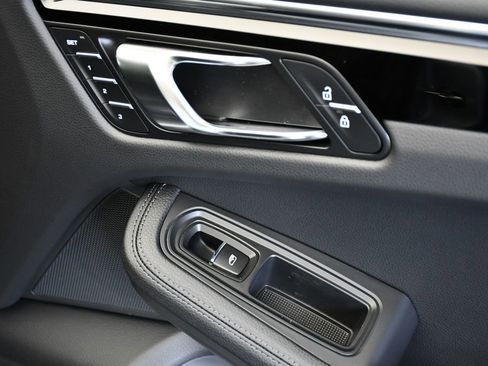 New 2026 Porsche Macan AWD/4WD image 25