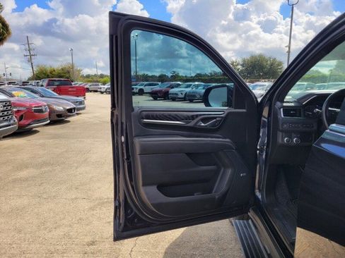 Used 2021 GMC Yukon Denali w/ Denali Premium Package image 12