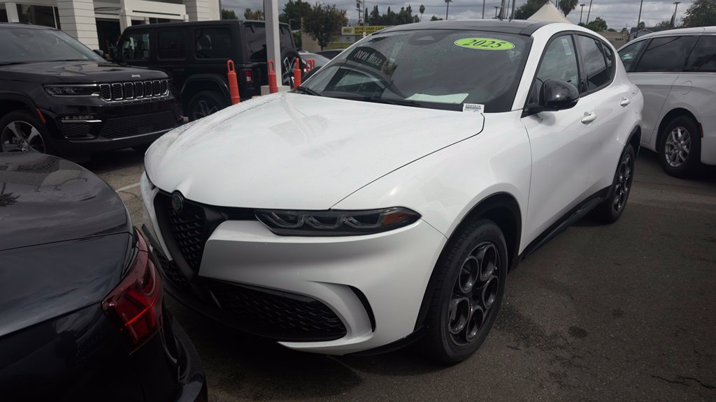Used 2025 Alfa Romeo Tonale AWD/4WD image 2