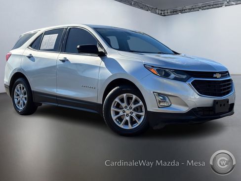 Used 2019 Chevrolet Equinox LS image 2