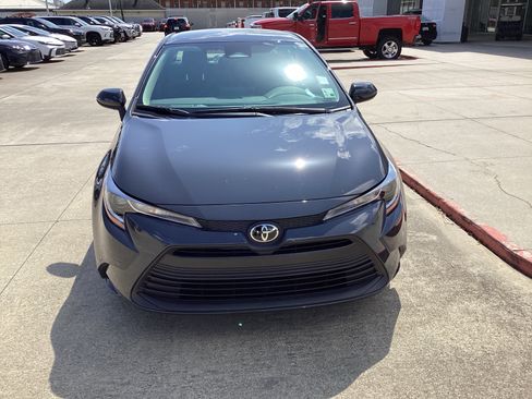 Used 2026 Toyota Corolla LE FWD image 2