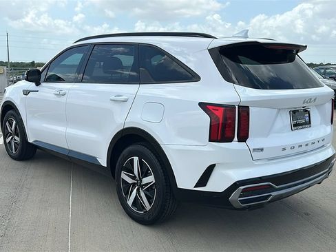 Used 2022 Kia Sorento S w/ Panoramic Sunroof Package FWD image 11