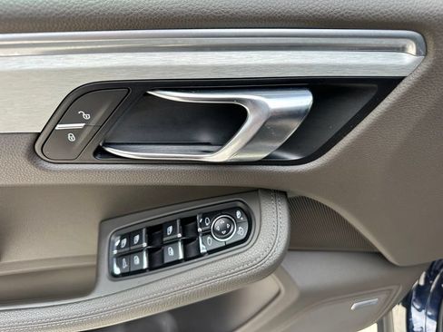 Certified 2018 Porsche Macan AWD/4WD image 16