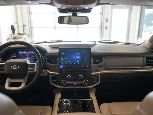 Used 2022 Ford Expedition Max XLT image 22
