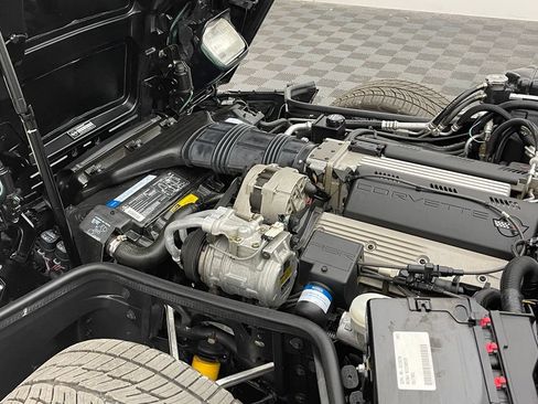 Used 1992 Chevrolet Corvette Convertible RWD image 12