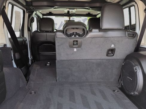 Used 2023 Jeep Wrangler Unlimited Sahara AWD/4WD image 32