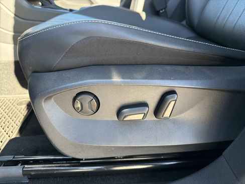 Certified 2023 Volkswagen Tiguan SE w/ Panoramic Sunroof Package image 26