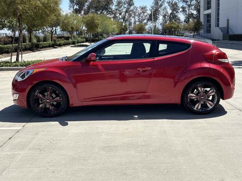 Used 2017 Hyundai Veloster Value Edition FWD image 6