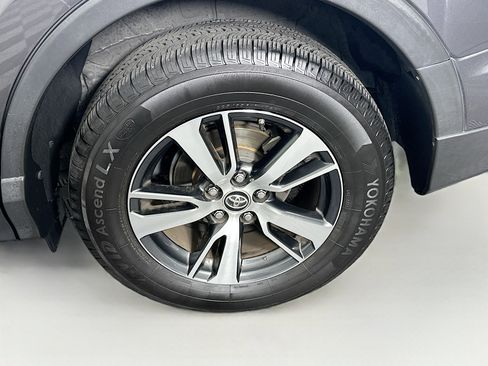 Used 2018 Toyota RAV4 XLE AWD/4WD image 11
