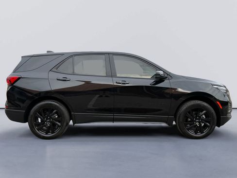 Used 2024 Chevrolet Equinox LS w/ LS Convenience Package image 2