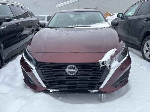 Used 2025 Nissan Altima 2.5 SV image 2