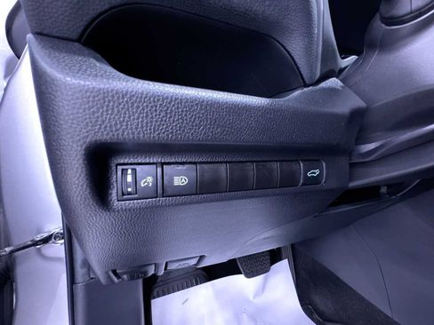 Used 2025 Toyota RAV4 XLE w/ Convenience Package FWD image 16