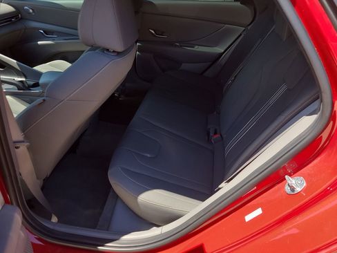 Used 2023 Hyundai Elantra SEL FWD image 7