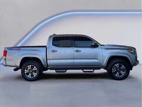 Used 2016 Toyota Tacoma TRD Sport w/ Towing Package AWD/4WD image 7
