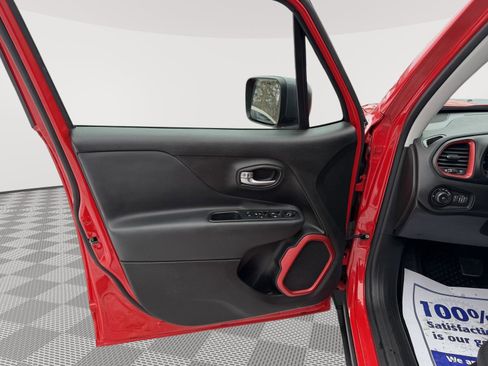 Used 2016 Jeep Renegade Trailhawk image 8