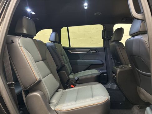 Used 2024 GMC Acadia AT4 w/ Luxury Package AWD/4WD image 11