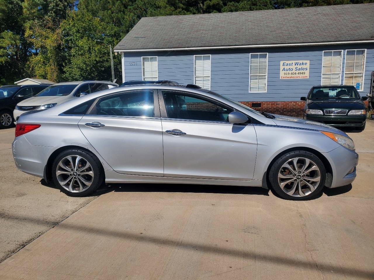 Used 2013 Hyundai Sonata SE w/ Navigation & Sunroof Pkg FWD image 4