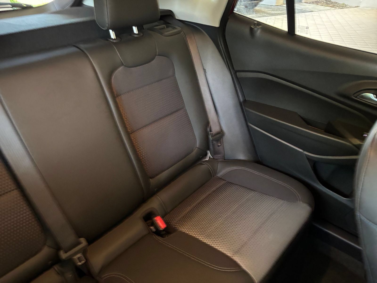 Used 2025 Chevrolet Trax LT w/ LT Convenience Package FWD image 31