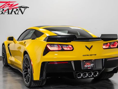 Used 2015 Chevrolet Corvette Z06 w/ 2LZ Preferred Equipment Group RWD image 20