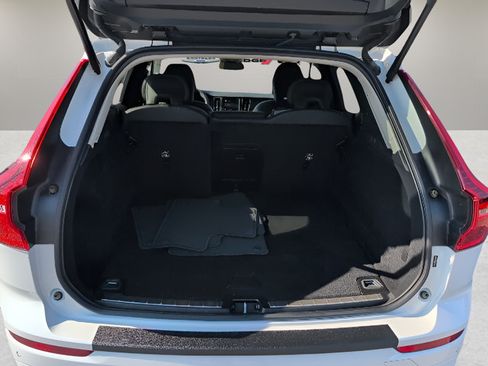 Used 2022 Volvo XC60 B5 Momentum AWD/4WD image 9