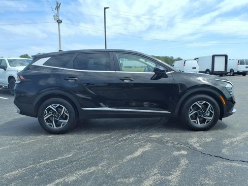 Used 2025 Kia Sportage LX FWD image 6