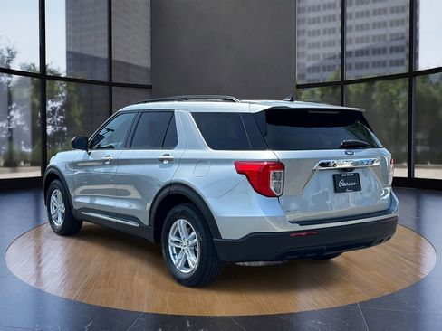Used 2023 Ford Explorer XLT RWD image 4