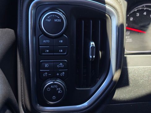 Used 2022 Chevrolet Silverado 1500 RST w/ Convenience Package II AWD/4WD image 18