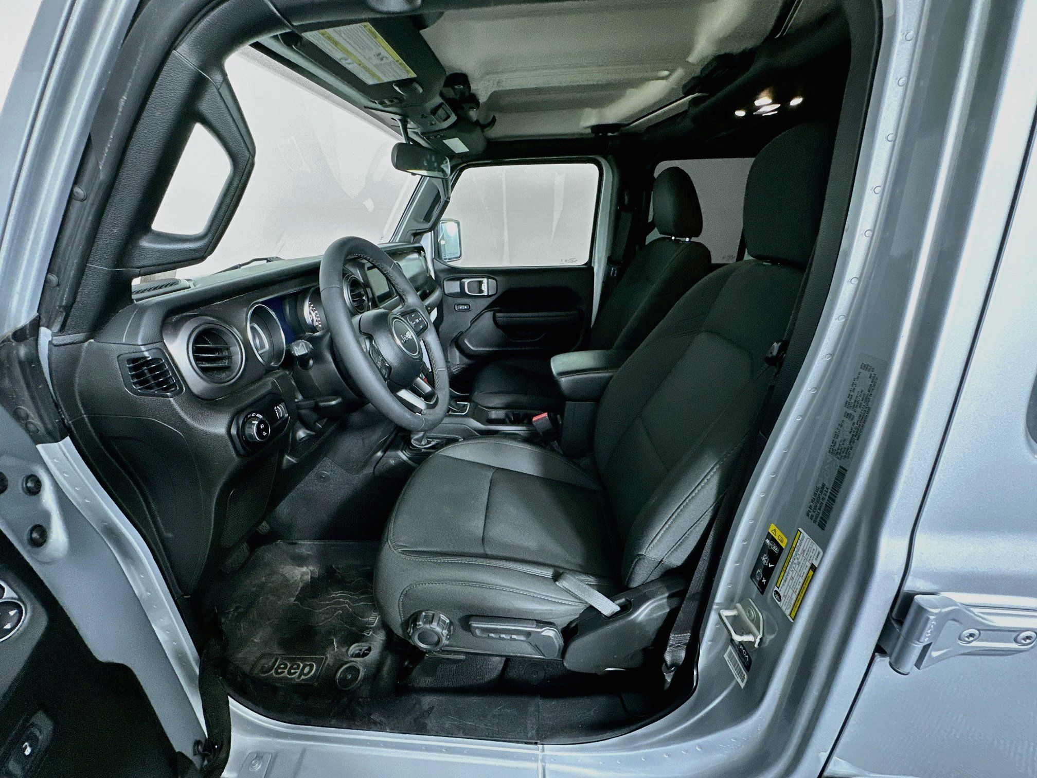 Used 2023 Jeep Gladiator Sport AWD/4WD image 13