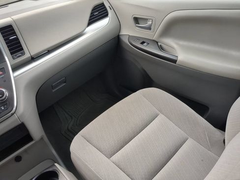 Used 2017 Toyota Sienna LE FWD image 15