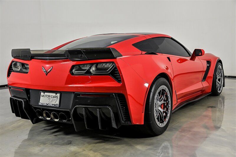 Used 2016 Chevrolet Corvette Z06 w/ 3LZ Preferred Equipment Group RWD image 9
