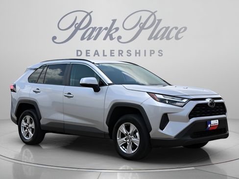 Used 2025 Toyota RAV4 XLE FWD image 7