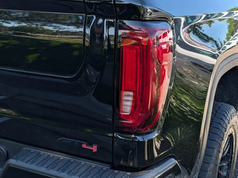 Used 2024 GMC Sierra 1500 AT4 w/ Technology Package AWD/4WD image 17