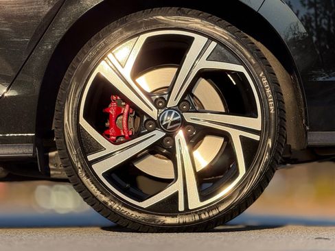 Used 2024 Volkswagen GTI SE w/ SE Leather Seats Package image 18