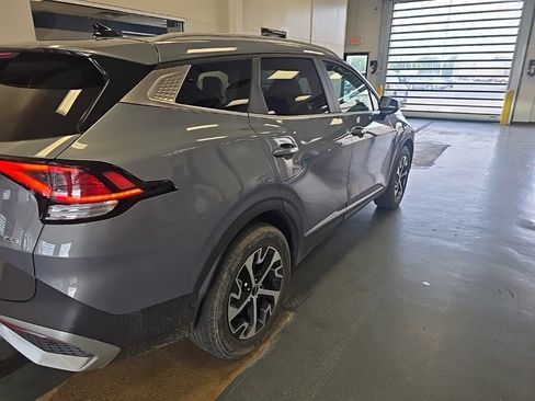 Used 2023 Kia Sportage EX AWD/4WD image 4