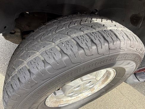 Used 2002 Chevrolet Suburban LS image 30