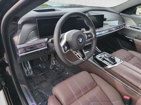 Used 2024 BMW 760i xDrive w/ Premium Package 2 AWD/4WD image 10