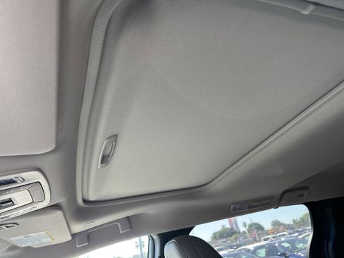 Used 2026 Toyota Sienna XLE FWD image 11