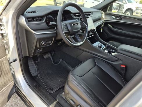 New 2025 Jeep Grand Cherokee L Limited image 16