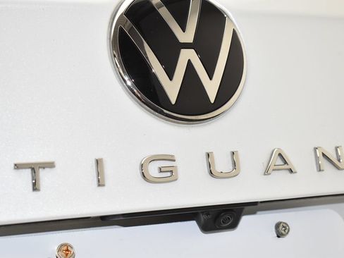 Used 2024 Volkswagen Tiguan SEL R-Line AWD/4WD image 10
