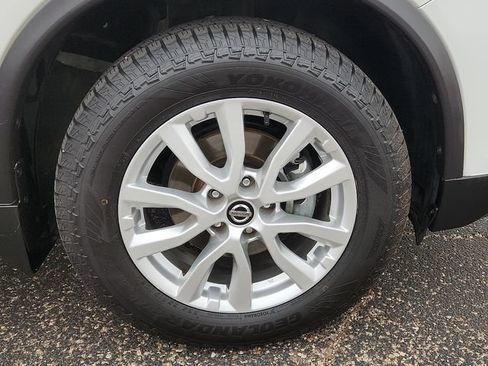 Used 2017 Nissan Rogue SV w/ Sun & Sound Touring Package AWD/4WD image 7