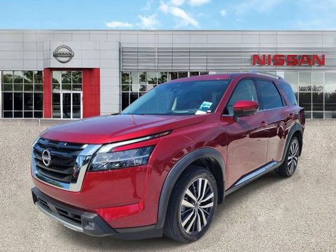 Certified 2022 Nissan Pathfinder Platinum w/ Cargo Package AWD/4WD image 10