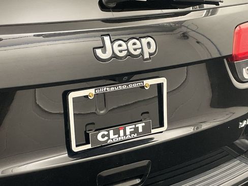 Used 2019 Jeep Grand Cherokee Laredo AWD/4WD image 24