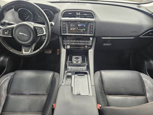 Used 2018 Jaguar F-PACE Prestige image 7
