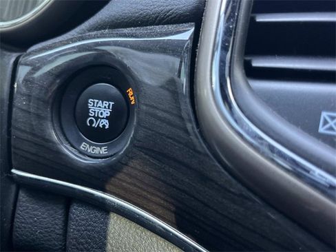 Used 2016 Jeep Grand Cherokee Overland image 32