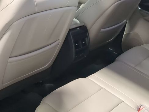 Used 2021 Cadillac XT4 Luxury w/ Cold Weather Package AWD/4WD image 22